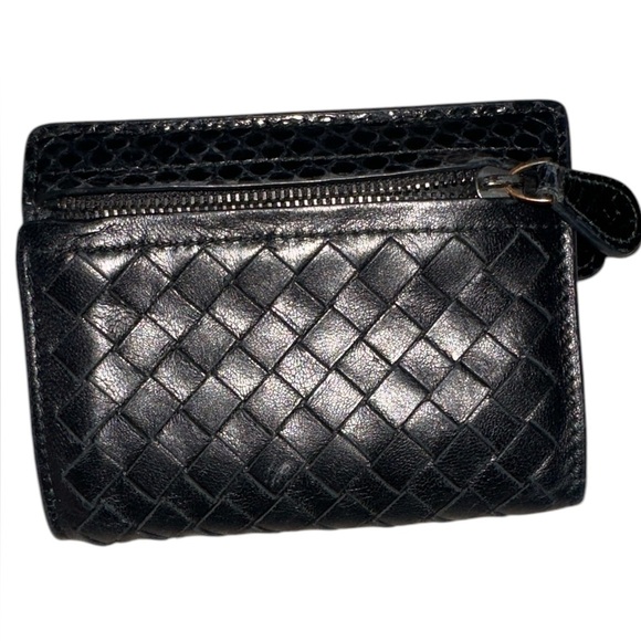Bottega Veneta Calfskin Wallet - Picture 5 of 9